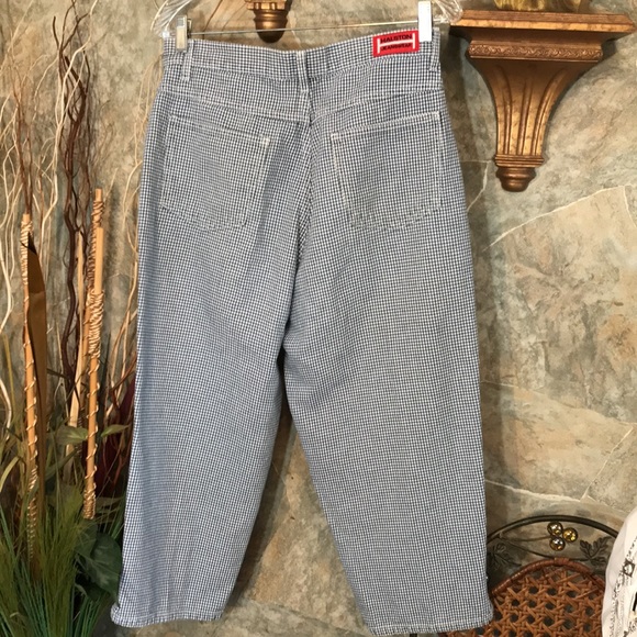 Halston 🌹 Blue and white herringbone capri pants. - Picture 4 of 9